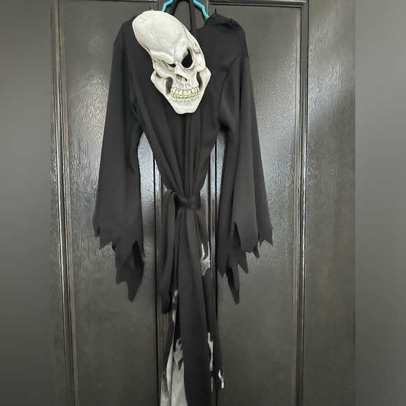 Death costumes size 6-8 - Picture 1 of 4